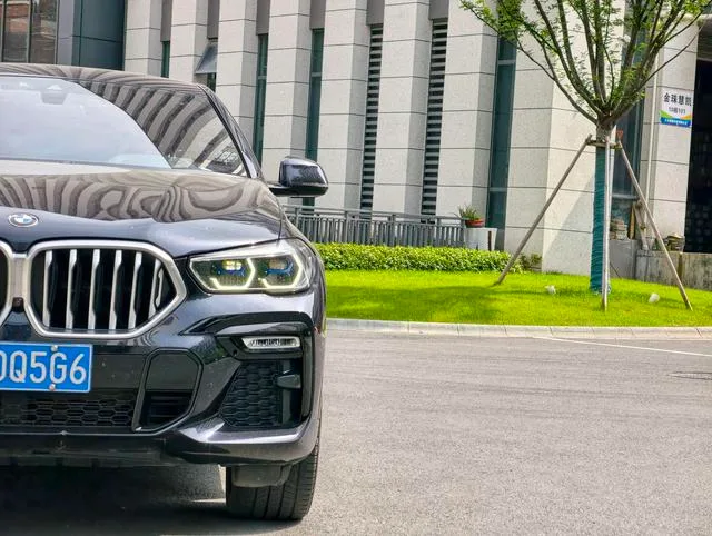 BMW X6 2020 xDrive40i M Conjunto deportivo exterior foto 6