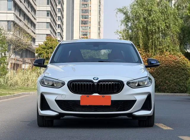 BMW 1 Series 2021 Restyling 125i M Sports Obsidian Night Edition exterior photo 2
