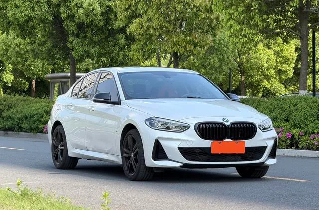 BMW 1 Series 2021 Restyling 125i M Sports Obsidian Night Edition exterior photo 3