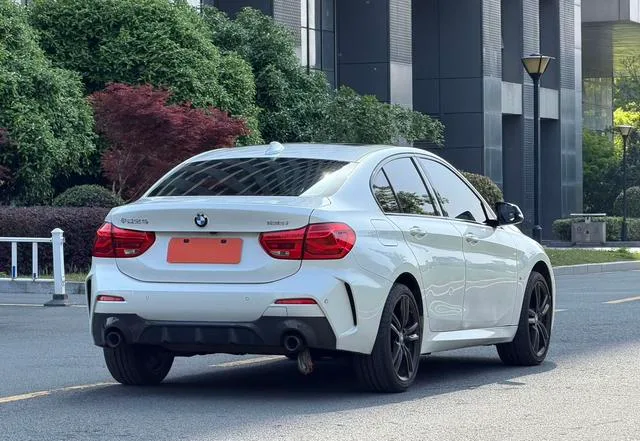 BMW 1 Series 2021 Restyling 125i M Sports Obsidian Night Edition exterior photo 7