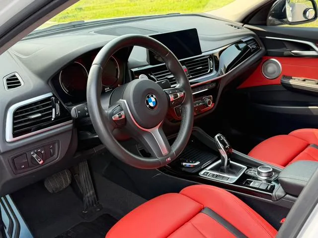 BMW 1 Series 2021 Restyling 125i M Sports Obsidian Night Edition interior photo 9