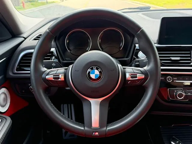 BMW 1 Series 2021 Restyling 125i M Sports Obsidian Night Edition interior photo 12