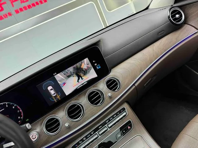 Mercedes-Benz E-Class 2022 E 260 L Coche interior foto 10 Mercedes-Benz E-Class 2022 E 260 L Coche interior foto 10