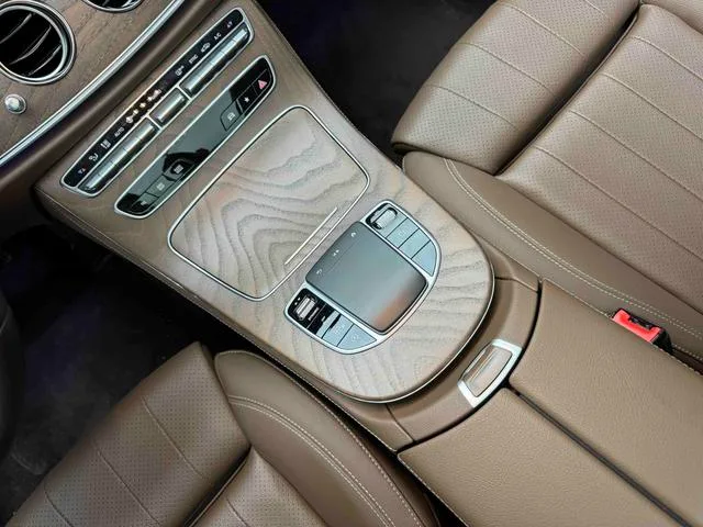 Mercedes-Benz E-Class 2022 E 260 L Coche interior foto 11 Mercedes-Benz E-Class 2022 E 260 L Coche interior foto 11