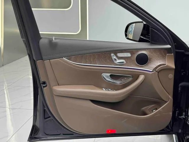 Mercedes-Benz E-Class 2022 E 260 L Coche interior foto 12 Mercedes-Benz E-Class 2022 E 260 L Coche interior foto 12