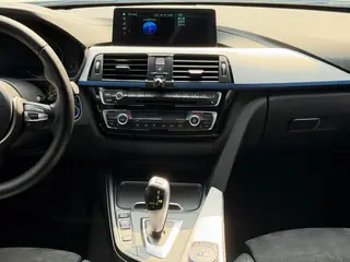 BMW 4 Series 2020 425i Gran Coupe M Sports suit interior photo 14