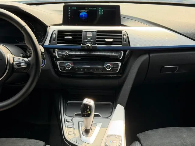 BMW 4 Series 2020 425i Gran Coupe M Sports suit interior photo 14
