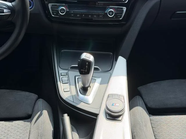BMW 4 Series 2020 425i Gran Coupe M Sports suit interior photo 15