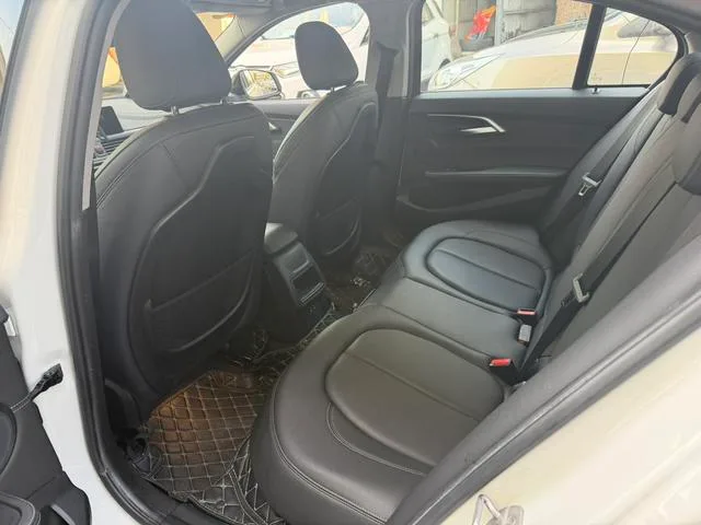 BMW 1 Series 2020 120i M Sports suit exterior photo 5