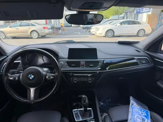 BMW 1 Series 2020 120i M Sports suit interior photo 6