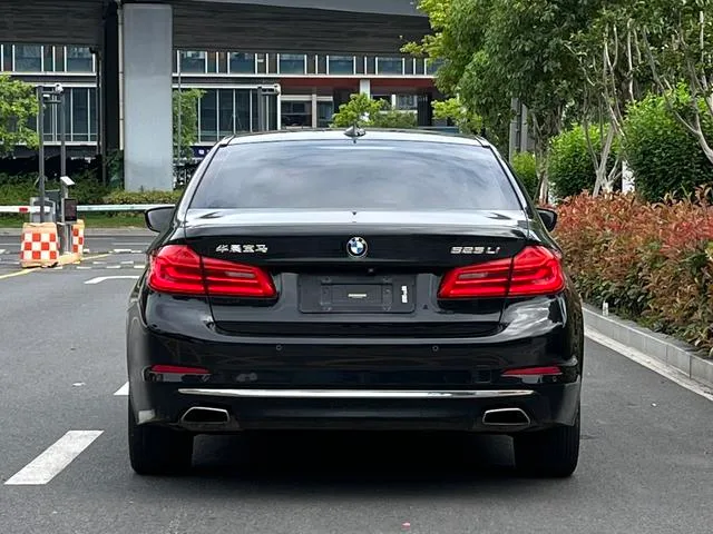 BMW 5 Series 2018 525Li Luxury Set exterior photo 5