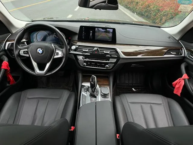 BMW 5 Series 2018 525Li Luxury Set interior photo 11