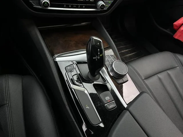 BMW 5 Series 2018 525Li Luxury Set interior photo 16