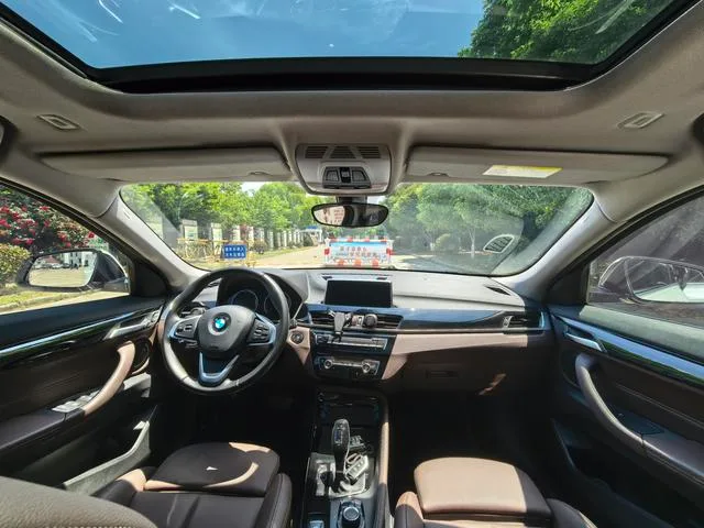 BMW X2 2020 sDrive20i M Off-road suit interior photo 8