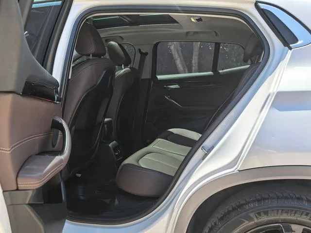 BMW X2 2020 sDrive20i M Off-road suit interior photo 10