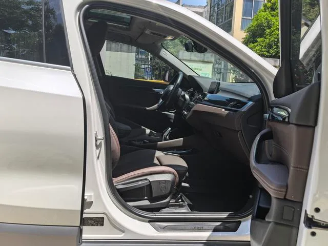 BMW X2 2020 sDrive20i M Off-road suit interior photo 11