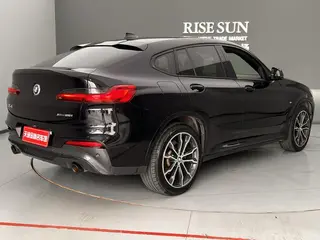 BMW X4 2020 xDrive25i M Off-road suit interior photo 10