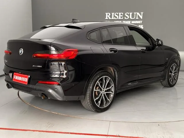 BMW X4 2020 xDrive25i M Off-road suit interior photo 10