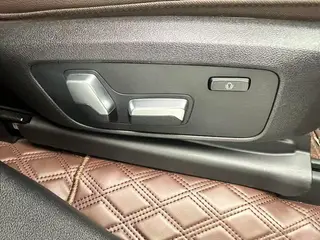 BMW X4 2020 xDrive25i M Off-road suit interior photo 12