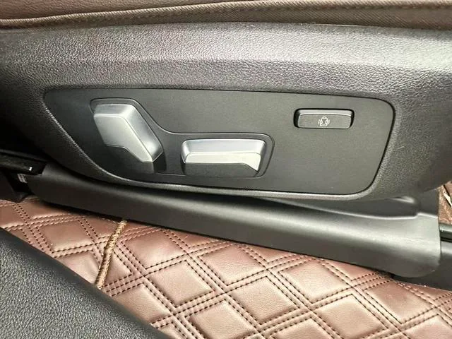 BMW X4 2020 xDrive25i M Off-road suit interior photo 12