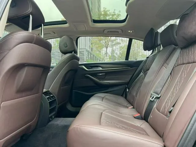 BMW 5 Series 2018 Restyling 530Li Leading Type Luxury Set interior photo 9