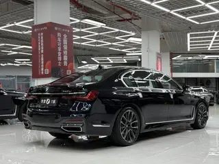 BMW 7 Series 2019 Restyling 740Li xDrive Administrative Luxury Set exterior photo 4