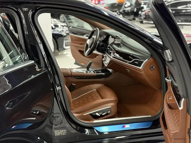 BMW 7 Series 2019 Restyling 740Li xDrive Administrative Luxury Set exterior photo 8