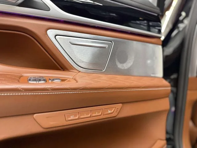 BMW 7 Series 2019 Restyling 740Li xDrive Administrative Luxury Set interior photo 13