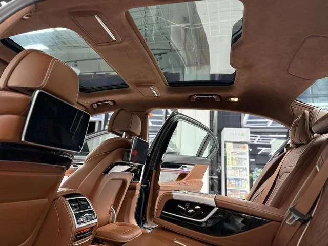 BMW 7 Series 2019 Restyling 740Li xDrive Administrative Luxury Set interior photo 14