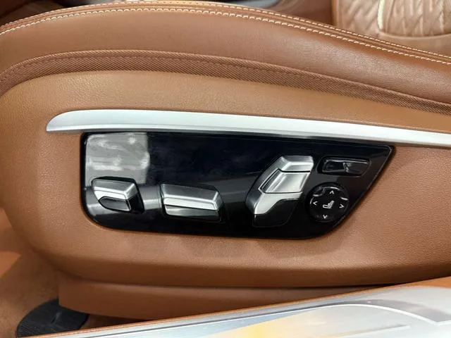 BMW 7 Series 2019 Restyling 740Li xDrive Administrative Luxury Set interior photo 15