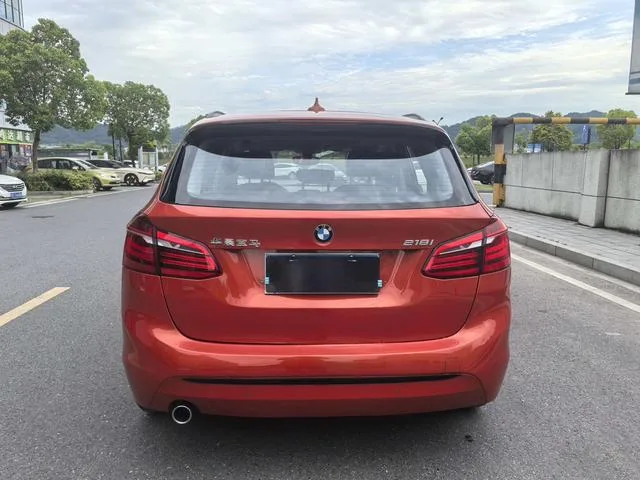 BMW 2 Series Touring 2016 218i Sports Design Suit interior photo 7 BMW 2 Series Touring 2016 218i Sports Design Suit interior photo 7