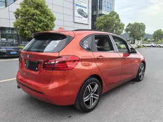 BMW 2 Series Touring 2016 218i Sports Design Suit interior photo 9 BMW 2 Series Touring 2016 218i Sports Design Suit interior photo 9