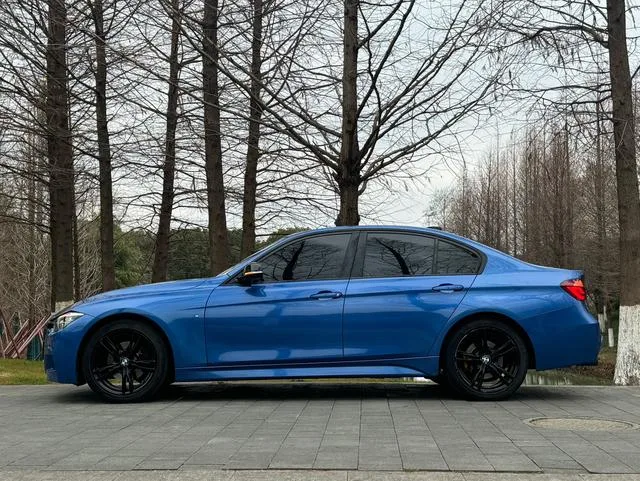 BMW 3 Series 2019 320i M Спортивные ночные издания экстерьер фото 3 BMW 3 Series 2019 320i M Спортивные ночные издания экстерьер фото 3