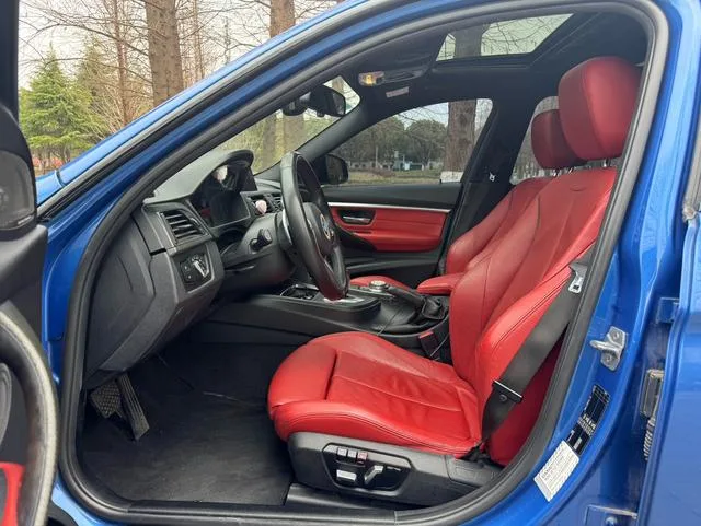 BMW 3 Series 2019 320i M Спортивные ночные издания интерьер фото 7 BMW 3 Series 2019 320i M Спортивные ночные издания интерьер фото 7