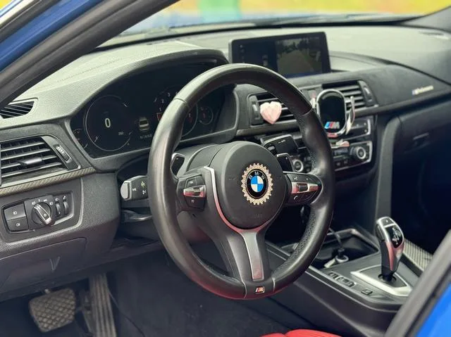 BMW 3 Series 2019 320i M Спортивные ночные издания интерьер фото 8 BMW 3 Series 2019 320i M Спортивные ночные издания интерьер фото 8