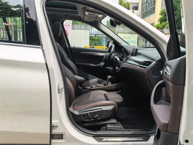 BMW X1 2018 xDrive20Li Luxury type interior photo 11