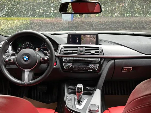 BMW 3 Series 2019 320i M Sports Obsidian Night Edition interior photo 14 BMW 3 Series 2019 320i M Sports Obsidian Night Edition interior photo 14