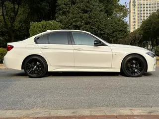 BMW 3 Series 2019 320i M Sports Obsidian Night Edition interior photo 18 BMW 3 Series 2019 320i M Sports Obsidian Night Edition interior photo 18