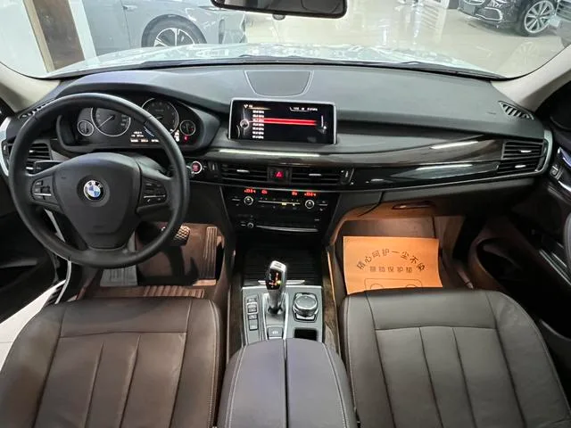BMW X5 2017 xDrive35i Elegant style interior photo 10