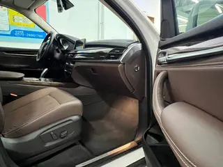 BMW X5 2017 xDrive35i Elegant style interior photo 13