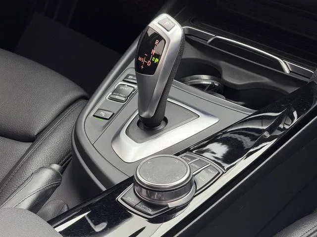 BMW 3 Series 2019 320Li Style tendance intérieur photo 9 BMW 3 Series 2019 320Li Style tendance intérieur photo 9