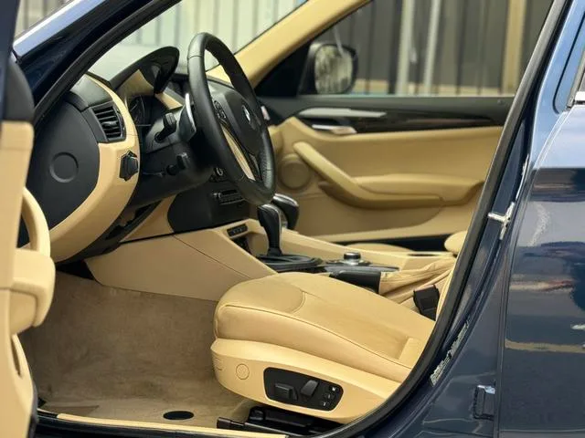 BMW X1 (Imported) 2010 xDrive28i interior photo 6