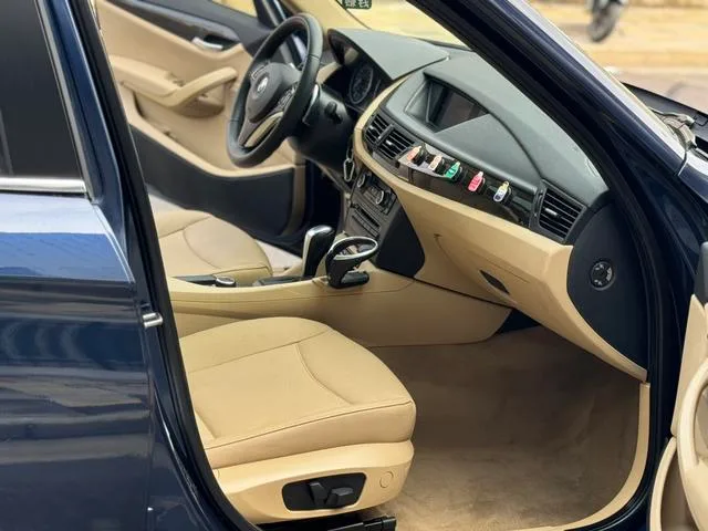 BMW X1 (Imported) 2010 xDrive28i interior photo 7