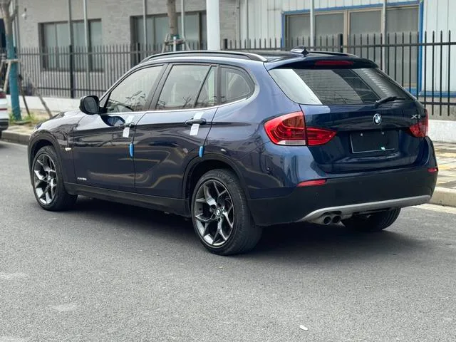 BMW X1 (Imported) 2010 xDrive28i interior photo 8