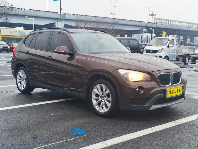 BMW X1 2013 sDrive18i Fashionable exterior photo 3