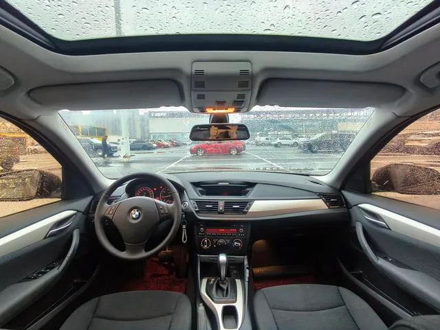 BMW X1 2013 sDrive18i Fashionable interior photo 13