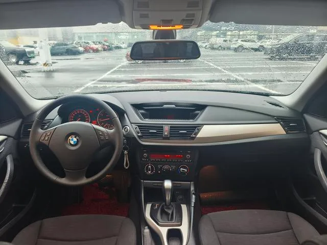 BMW X1 2013 sDrive18i Fashionable interior photo 14