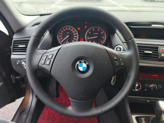 BMW X1 2013 sDrive18i Fashionable interior photo 15