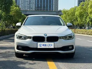 BMW 3 Series 2018 318i exterior foto 2
