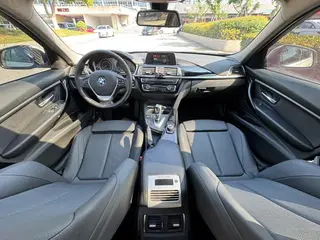 BMW 3 Series 2018 318i exterior foto 6